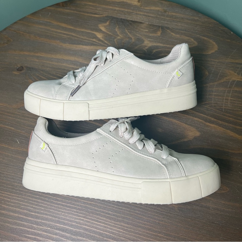 Dr.Scholls Women’s Happiness Lo Sneaker Light Gray/ Cream Size 7 Lace Up Comfort - Picture 2 of 9